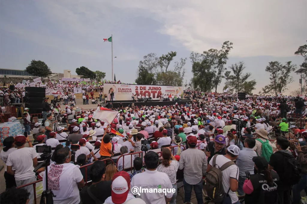 Como AMLO hace seis años, Armenta augura triunfo de Claudia Sheinbaum en Plaza de la Victoria de Puebla 13 Arlejandro Armenta Claudia Sheinbaum Pepe Chedraui cierre de campana plaza civica Puebla 16
