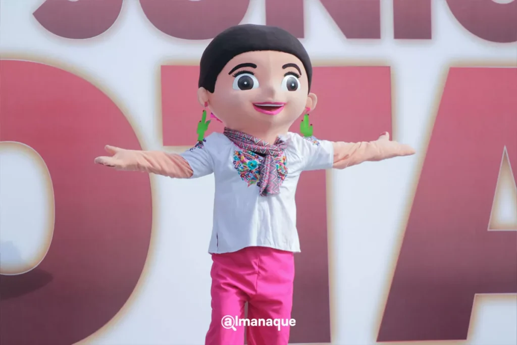 Como AMLO hace seis años, Armenta augura triunfo de Claudia Sheinbaum en Plaza de la Victoria de Puebla 19 Arlejandro Armenta Claudia Sheinbaum Pepe Chedraui cierre de campana plaza civica Puebla 2