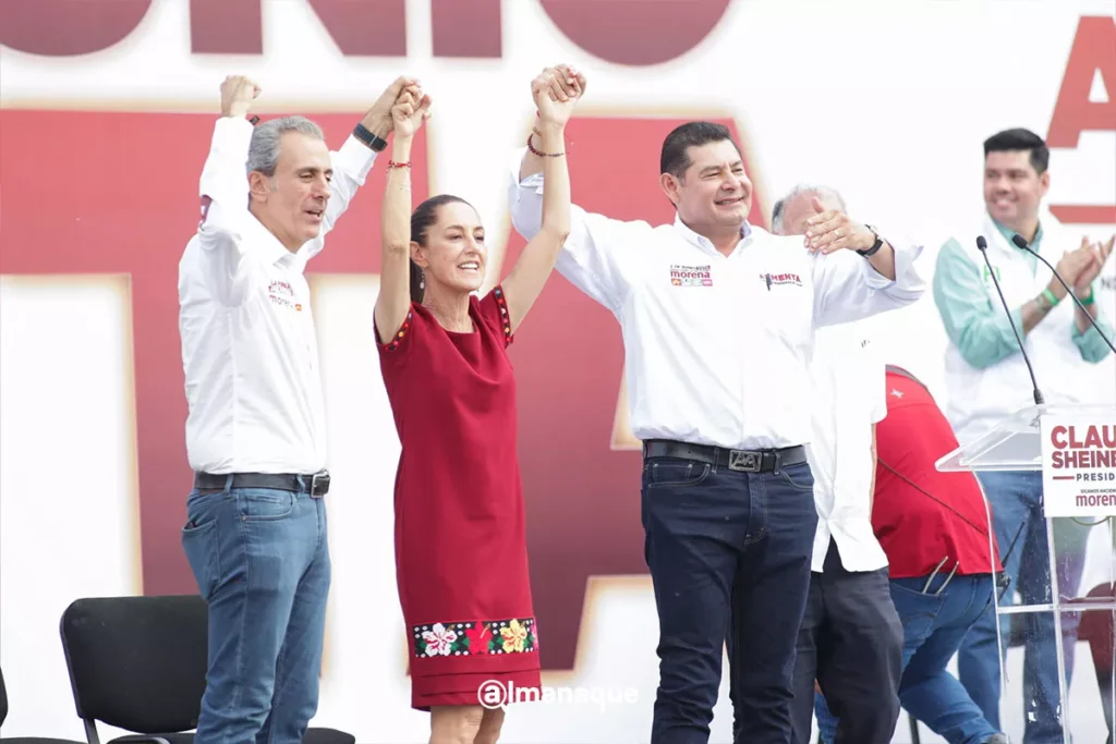 Arlejandro Armenta Claudia Sheinbaum Pepe Chedraui cierre de campana plaza civica Puebla 22