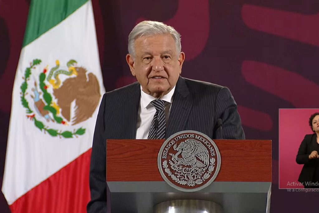 Día del Maestro AMLO anuncia aumento salarial del 10% en promedio para docentes