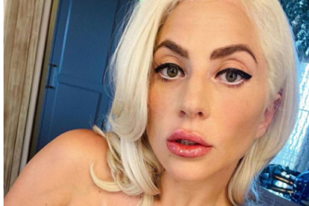 Lady Gaga confiesa que dio cinco conciertos enferma de COVID-19, y usuarios la critican