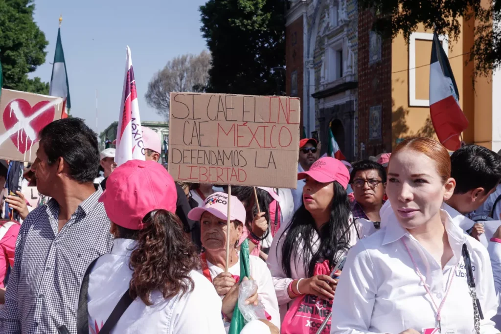 Marea Rosa Puebla Marcha