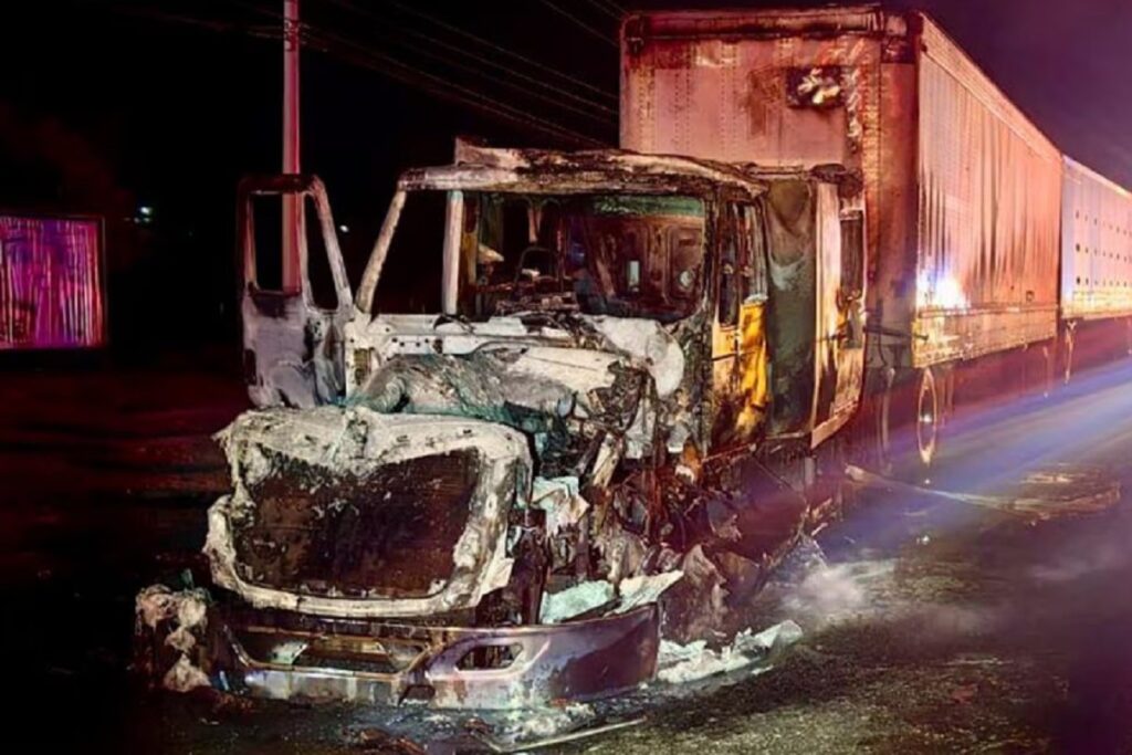 Zacatecas amanece con 9 cuerpos tirados en Fresnillo y dos bloqueos carreteros