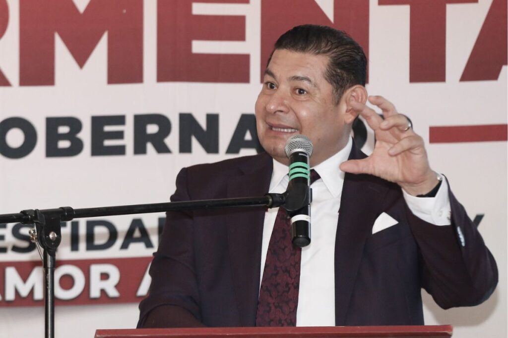 Alejandro Armenta Puebla en el extranjero