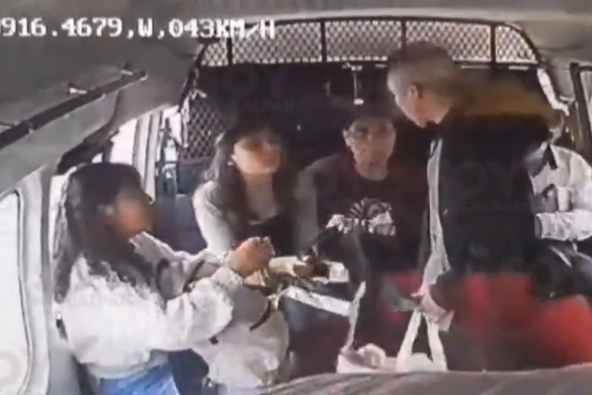 VIDEO: Estudiante suplica que no le roben sus libros durante asalto a combi en Naucalpan 1 asalto a combi en Naucalpan