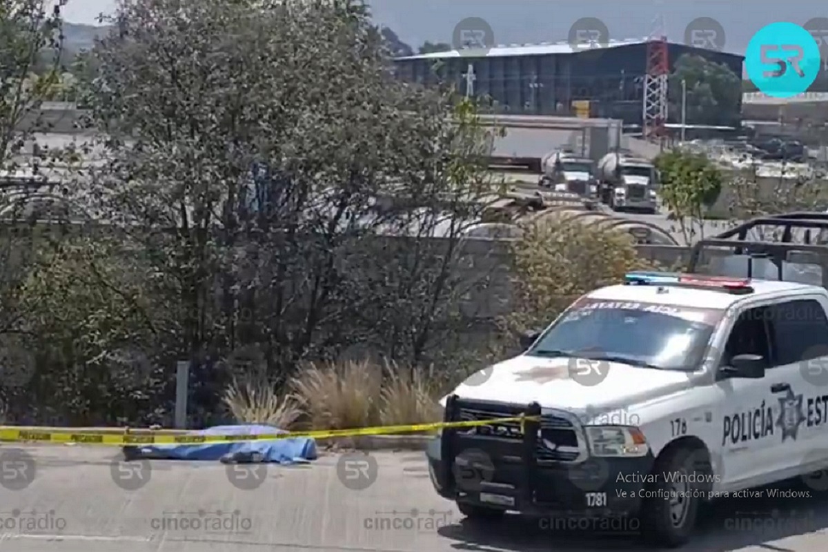 Hallan cuerpo con impactos de bala en el Periférico Ecológico de Puebla 1 Hallan cuerpo con impactos de bala en el Periférico Ecológico de Puebla