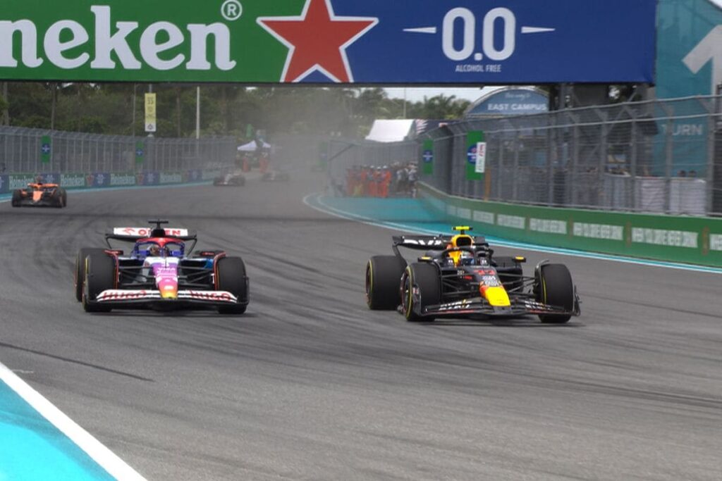 Checo Pérez termina 3 en sprint de Miami
