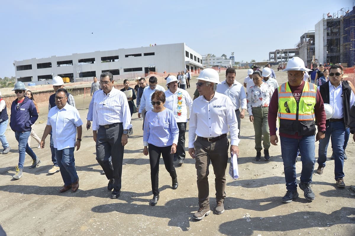 Lilia Cedillo Ramírez y el gobernador Sergio Salomón Céspedes Peregrina realizan recorrido por CU2 1 supervisan avance de CU2