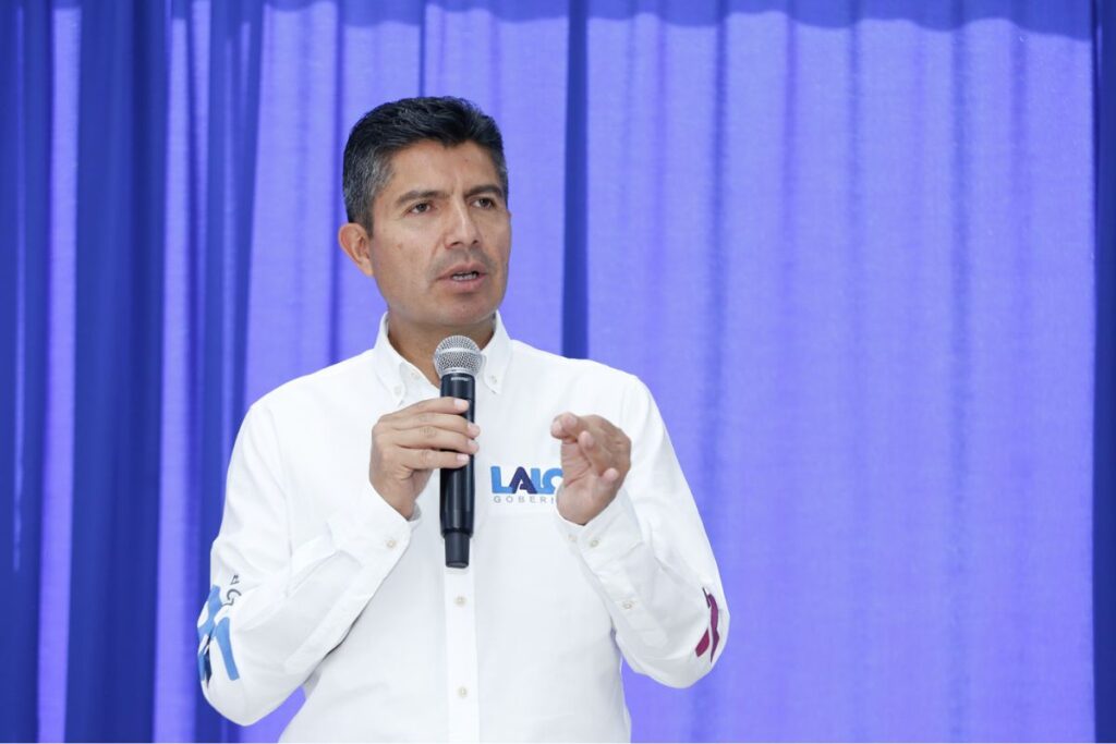 Eduardo Rivera no podnrá compadre en la SEP