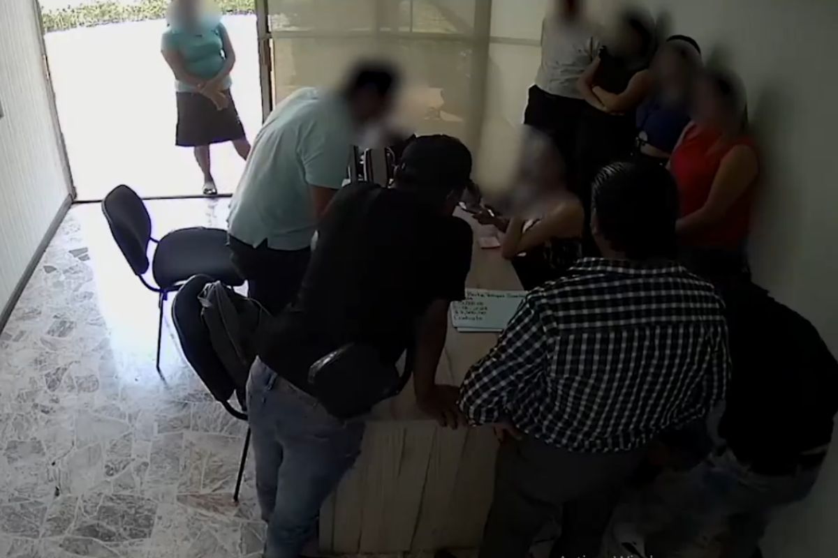 (VIDEO) Policía de Puebla rescata a rehenes en la Financiera Innova; detienen a los responsables 1 rehénes en Financiera Innova