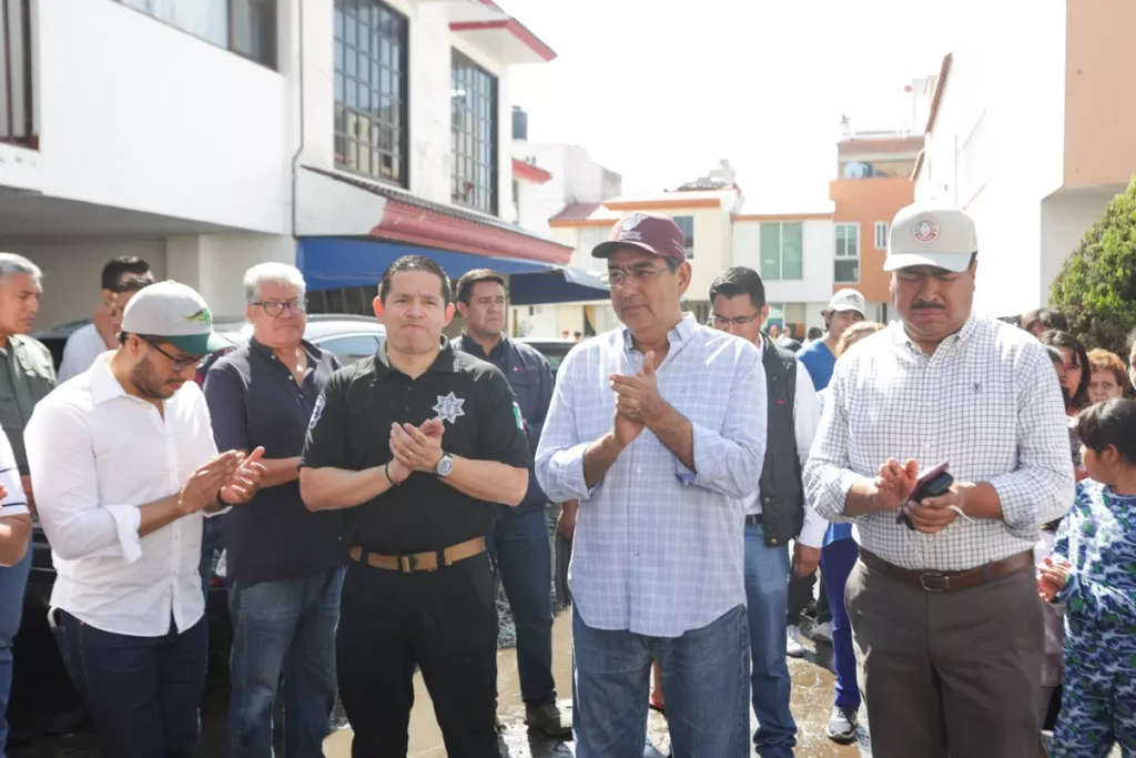 gobernador Sergio Salomon colonia afectada por granizada puebla 2