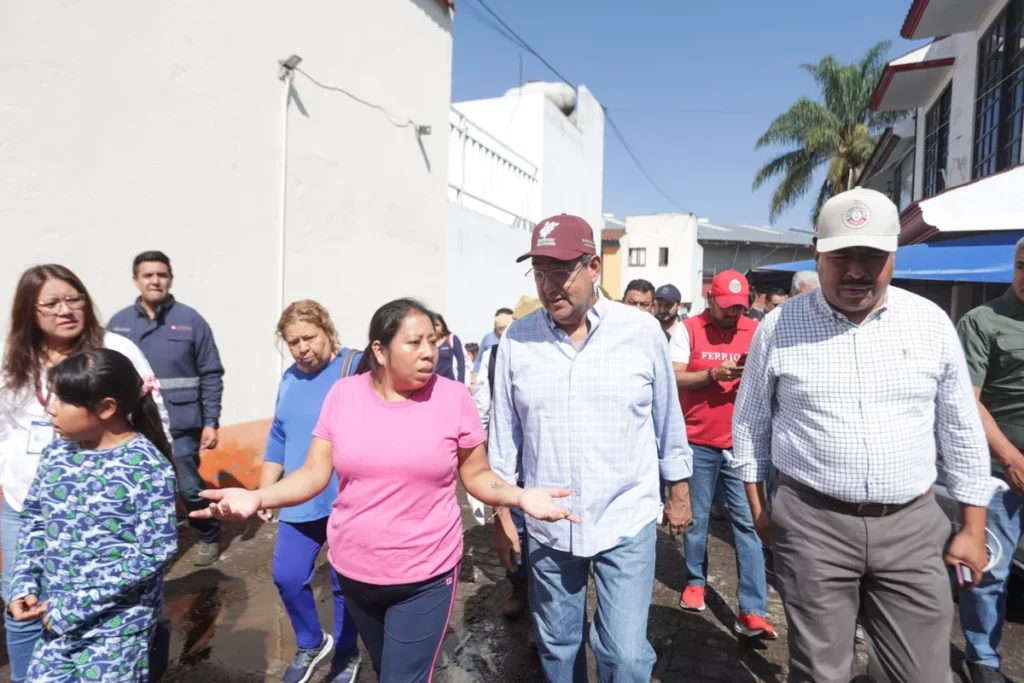 gobernador Sergio Salomon colonia afectada por granizada puebla 3