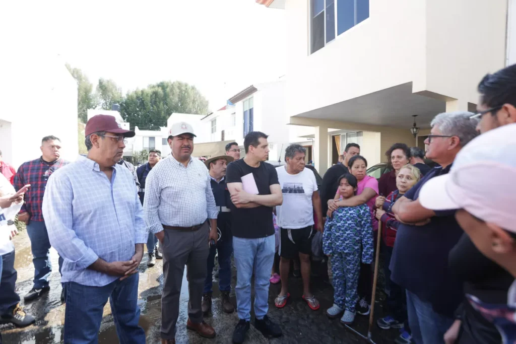 gobernador Sergio Salomon colonia afectada por granizada puebla 4