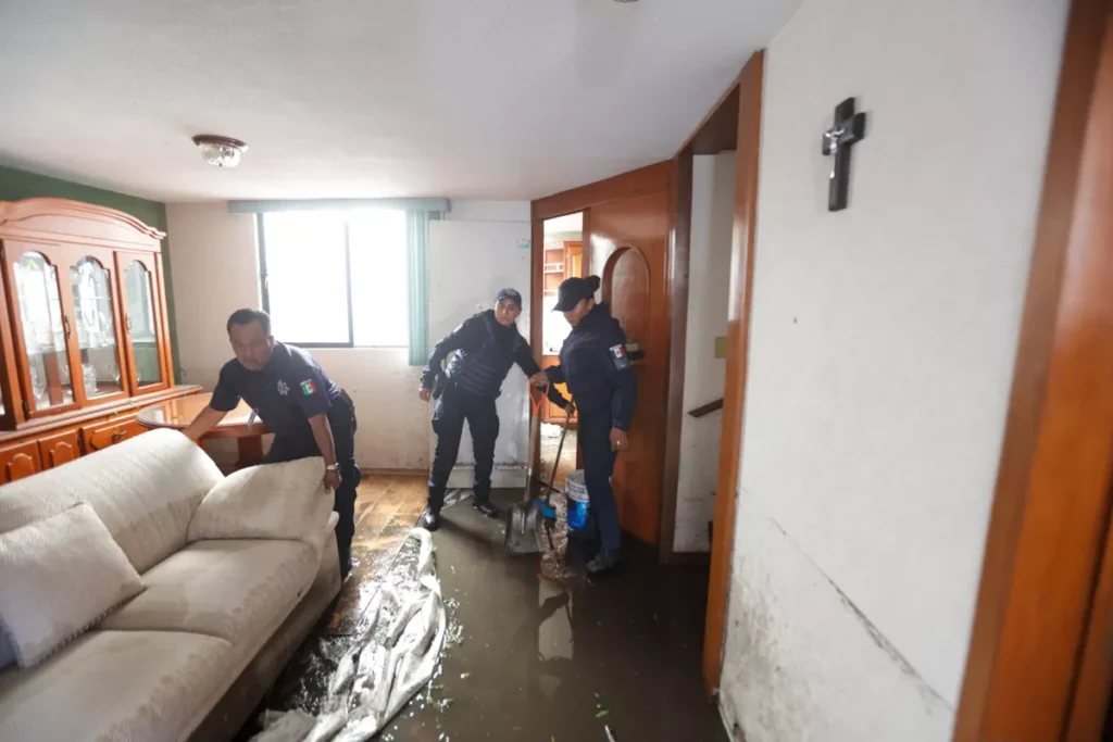 gobernador Sergio Salomon colonia afectada por granizada puebla 8