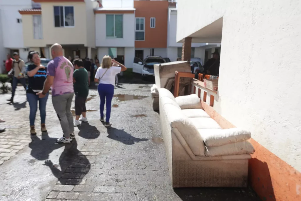 gobernador Sergio Salomon colonia afectada por granizada puebla 9