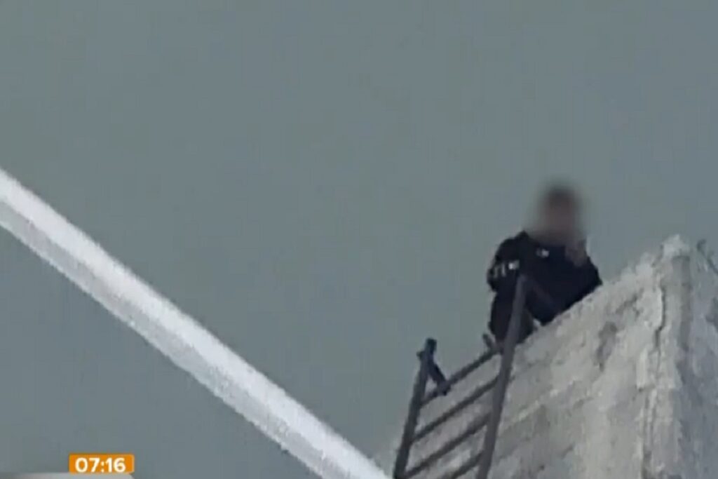 VIDEO: Rescatan a joven que intentó lanzarse del puente de la Calzada Zaragoza