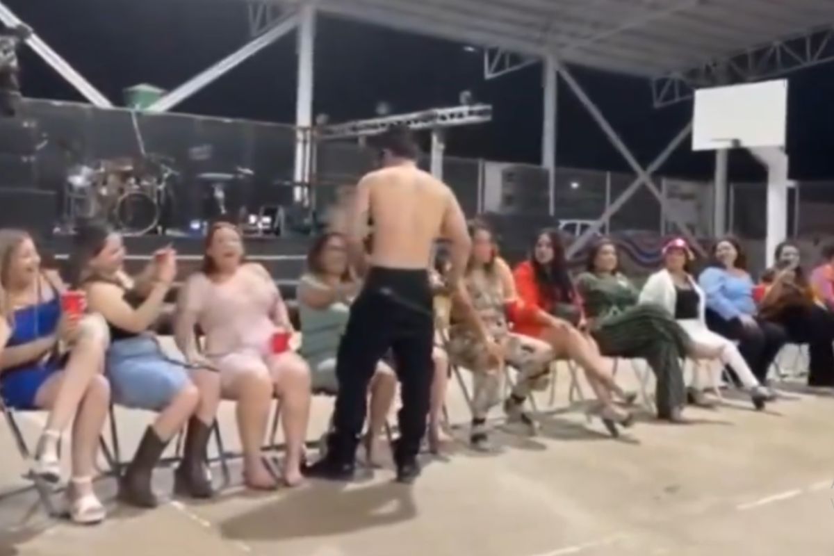 Liceo San Agustín, de Sonora, celebra el Día de las Madres con stripper 1 liceo San Agustín stripper