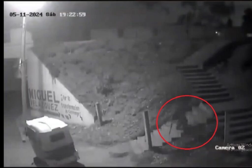 mujer se arroja de las escaleras en coronango 1