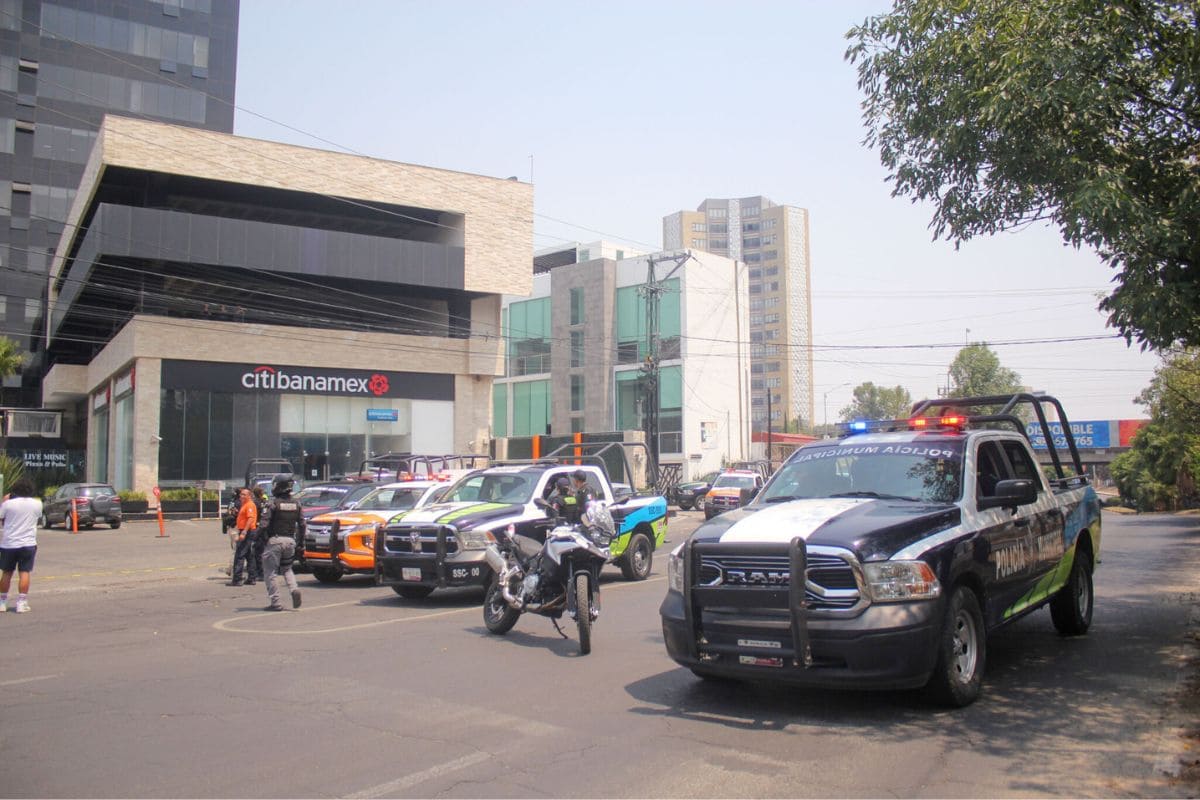 Caos en Centro Mayor Zavaleta: Sujeto detona arma y toma 4 rehenes 1 operativo en plaza Centro Mayor