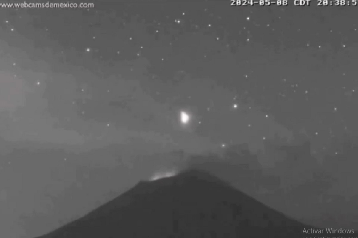 Llamen a Maussan: Captan objeto luminoso sobrevolando el Popocatépetl 1 Llamen a Maussan: Captan objeto luminoso sobrevolando el Popocatépetl