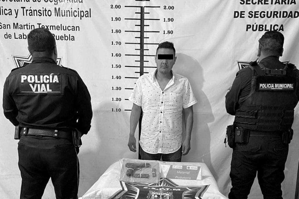 Seguridad Pública y Tránsito municipal de San Martín Texmelucan capturaron a un presunto secuestrador 1 policía de San Martín Texmelucan detiene a secuestrador