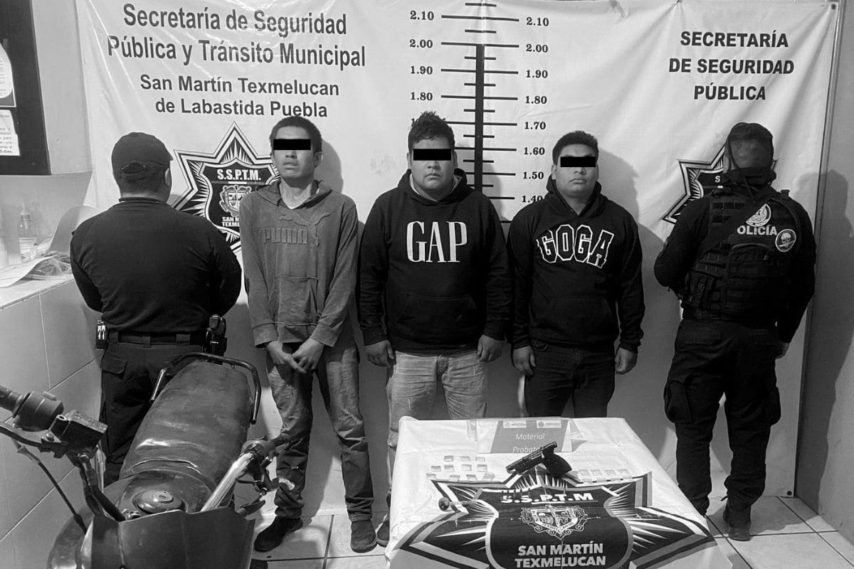 SSP de San Martín Texmelucan detiene a 3 hombres con droga 1 SSP de San Martín Texmelucan detiene a 3 con droga