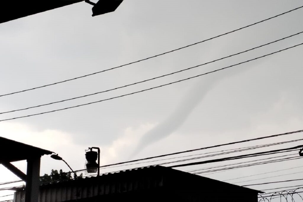Fuerte tornado destroza Toluca y deja dos personas fallecidas