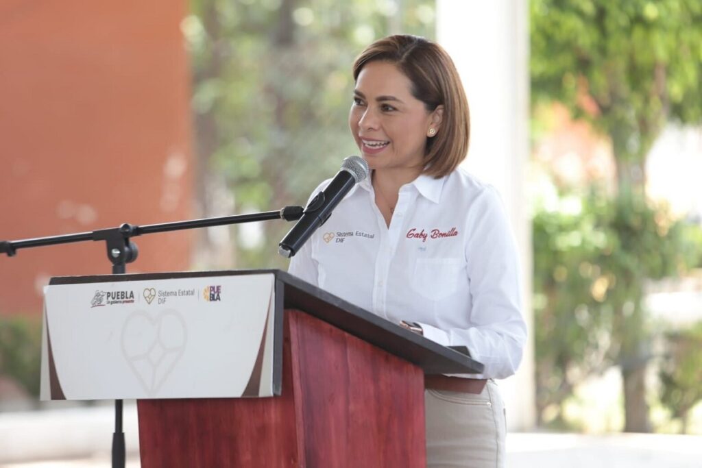 Equipa SEDIF desayunadores escolares de tres instituciones educativas