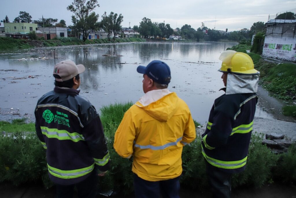 Encuentran sillones, llantas y hasta estufas tras desazolve de Puente Negro 9 Aumenta nivel de agua en Puente Negro, Protección Civil mantiene monitoreo