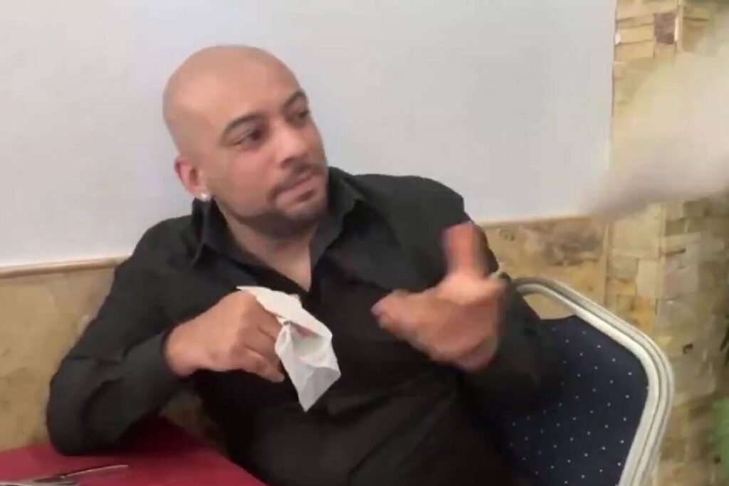 Borja Escalona afirma haber recibido una paliza y nadie le cree