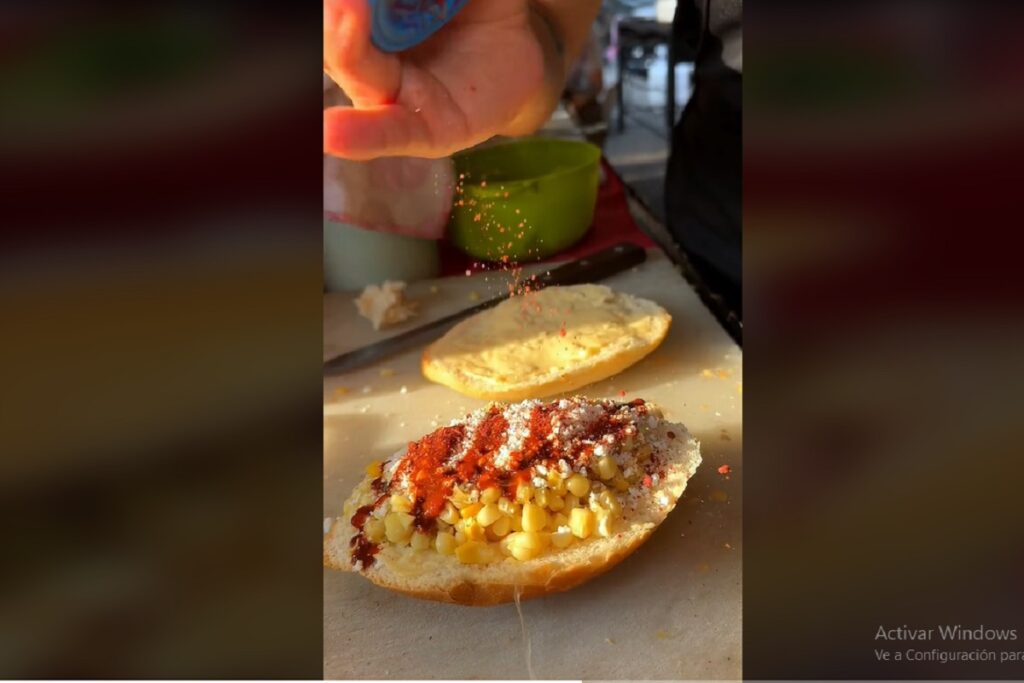 Crean la torta de esquites en la CDMX ¿Te atreverías a provarla