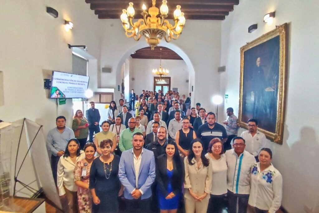 En el Salon Miguel Hidalgo se llevo a cabo el Conversatorio El Trabajo Infantil Retos y Oportunidades