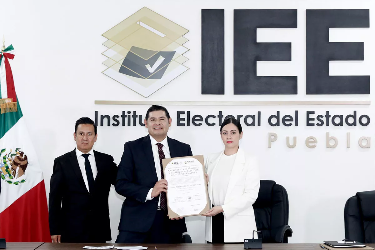 Reforma a Ley Orgánica, menos Secretarías y Universidad de Tecnología, primeros adelantos de Armenta 1 Entrega de Constancia como Gobernador a Alejandro Armenta iee Puebla 2