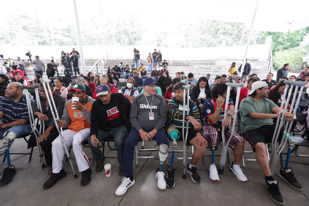 Gaby Bonilla presidenta estatal del DIF Entrega de Protesis 2