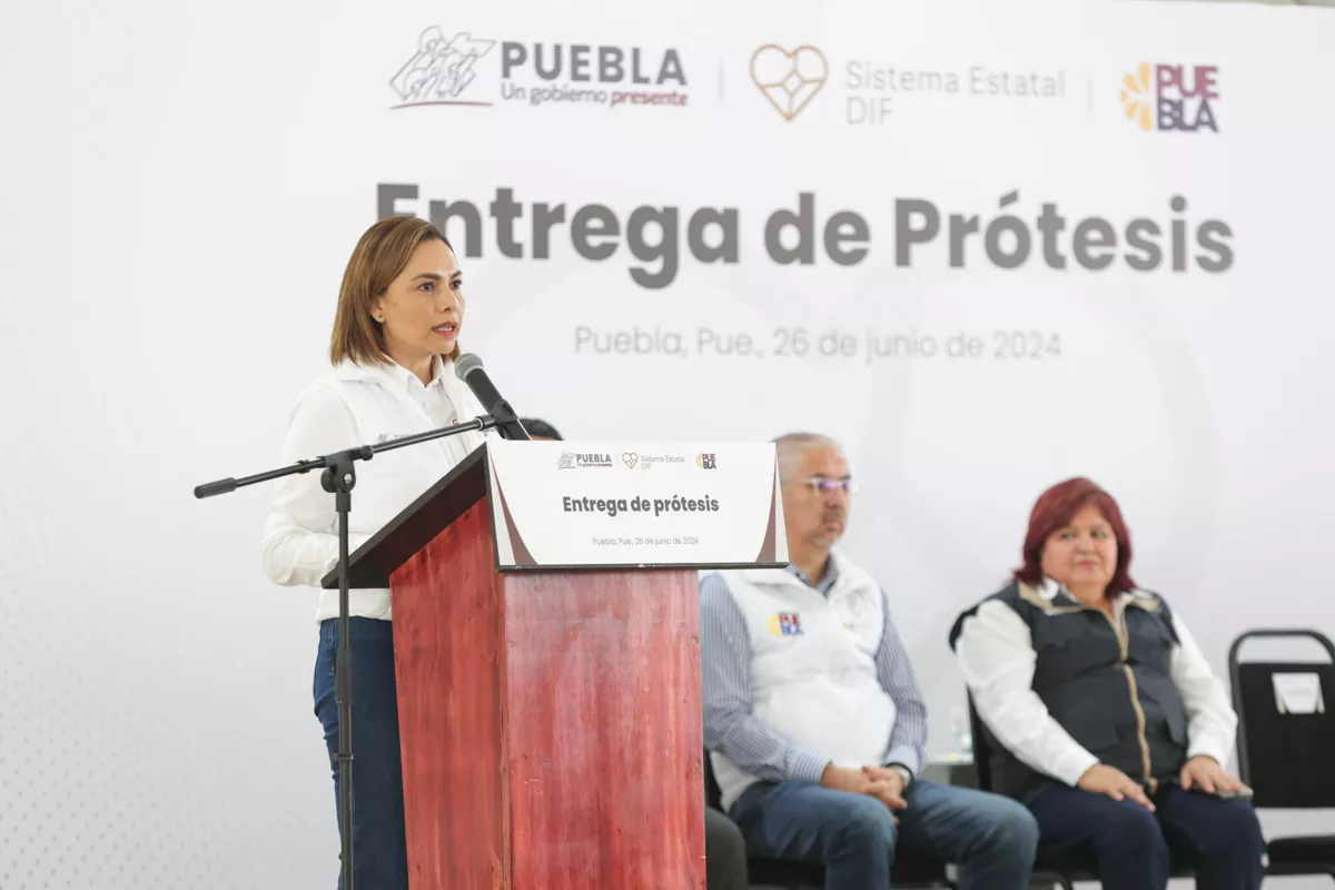 Gaby Bonilla presidenta estatal del DIF Entrega de Protesis 6