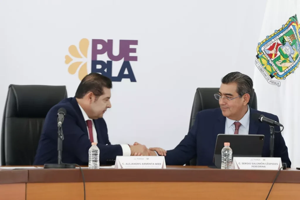 Presupuesto 2025 de Puebla será elaborado con la visión de Armenta: Sergio Salomón 12 Gobernador Sergio Salomon y Gobernador electo Alejandro Armenta primera reunion