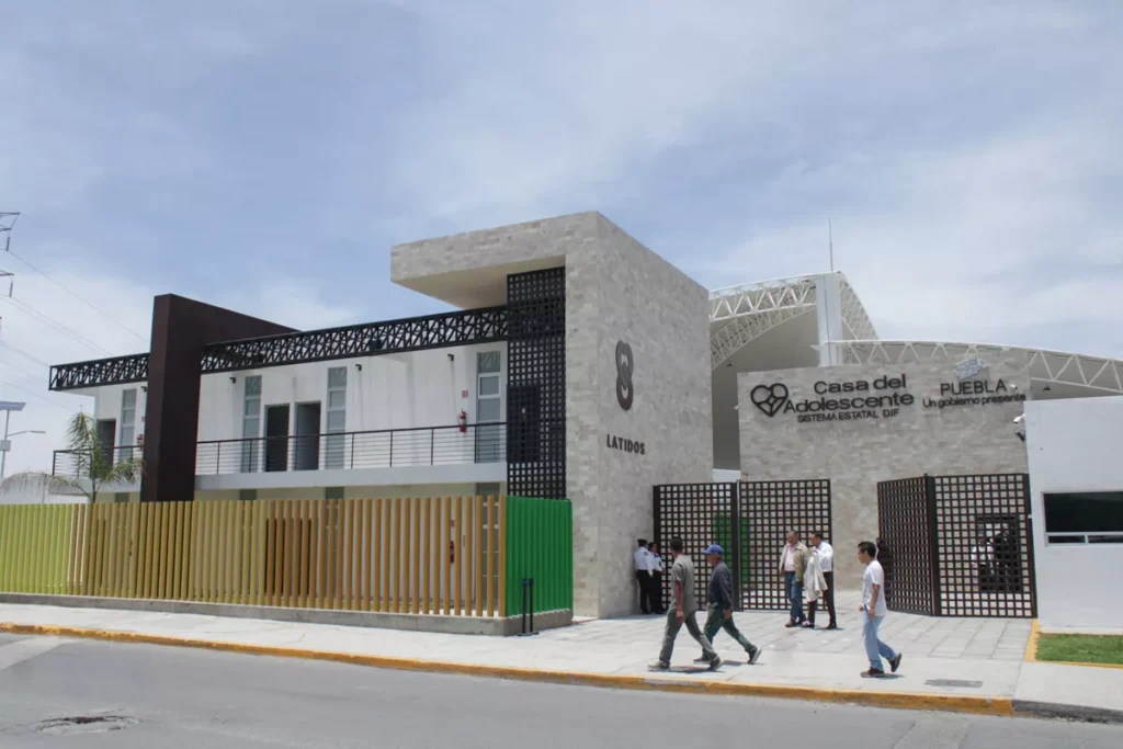 Inauguracion Casa del Adolescente Gaby Bonilla Presidenta Estatal del DIF Gobernador de Puebla Sergio Salomon Cespedes 8