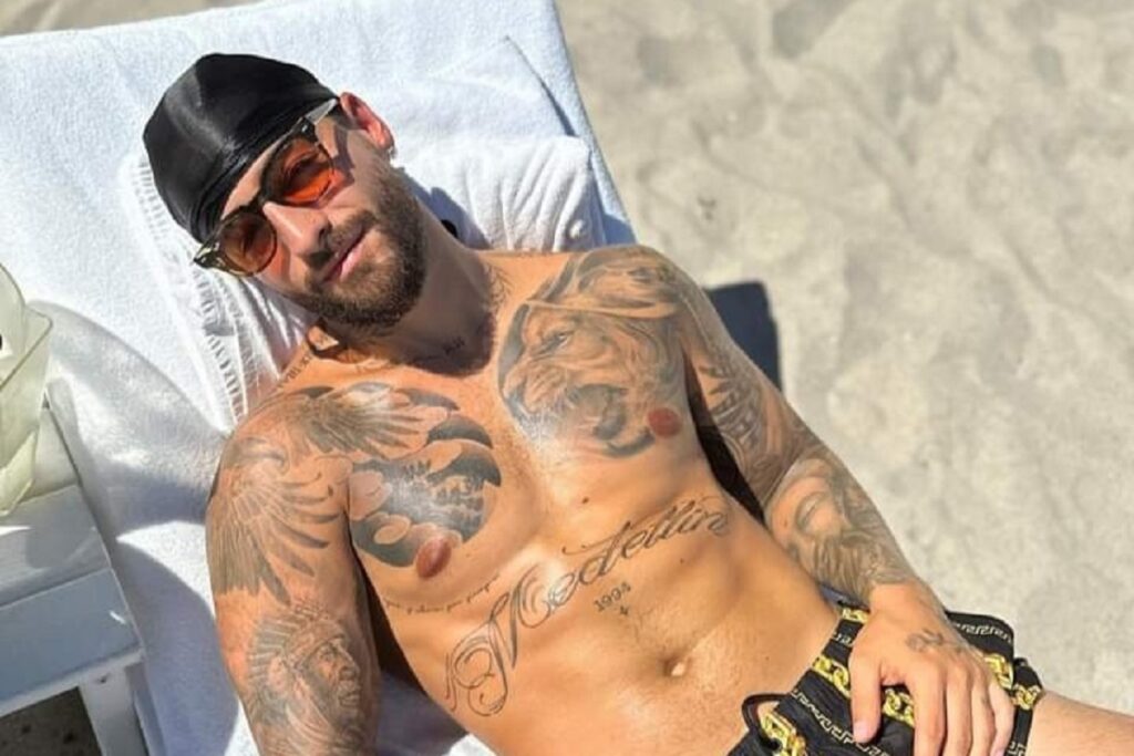 Maluma causa sensación tras ser captado en Oxxo de Monterrey