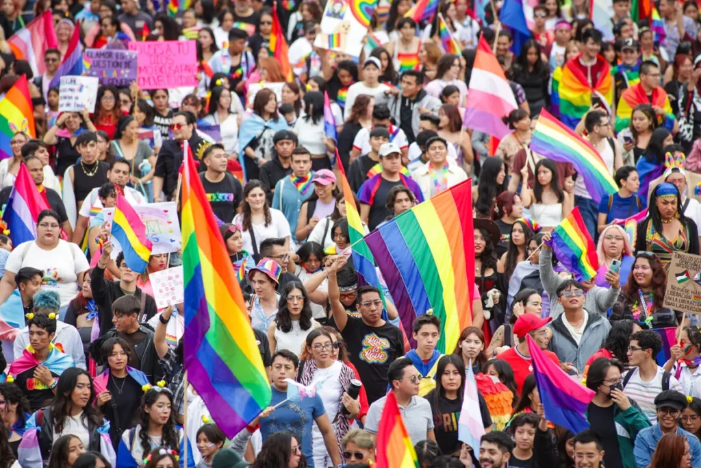 sale el arcoíris en Puebla; así fue la marcha del orgullo LGBTTTIQ+ 2024