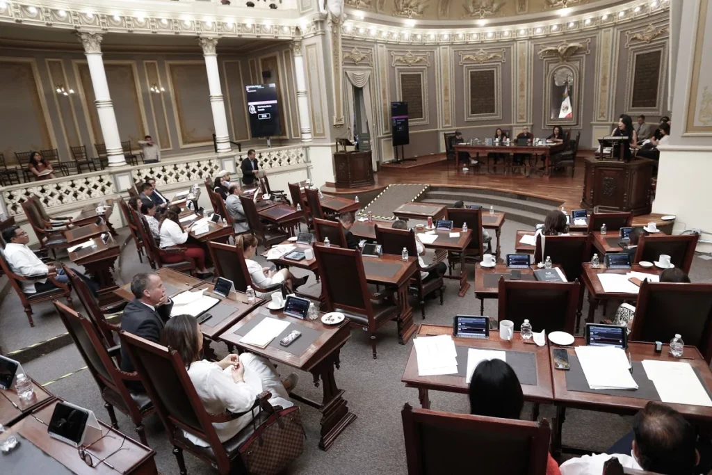 Morena tendría bancada de 16 diputados en Congreso de Puebla; PAN alcanzaría siete pluris