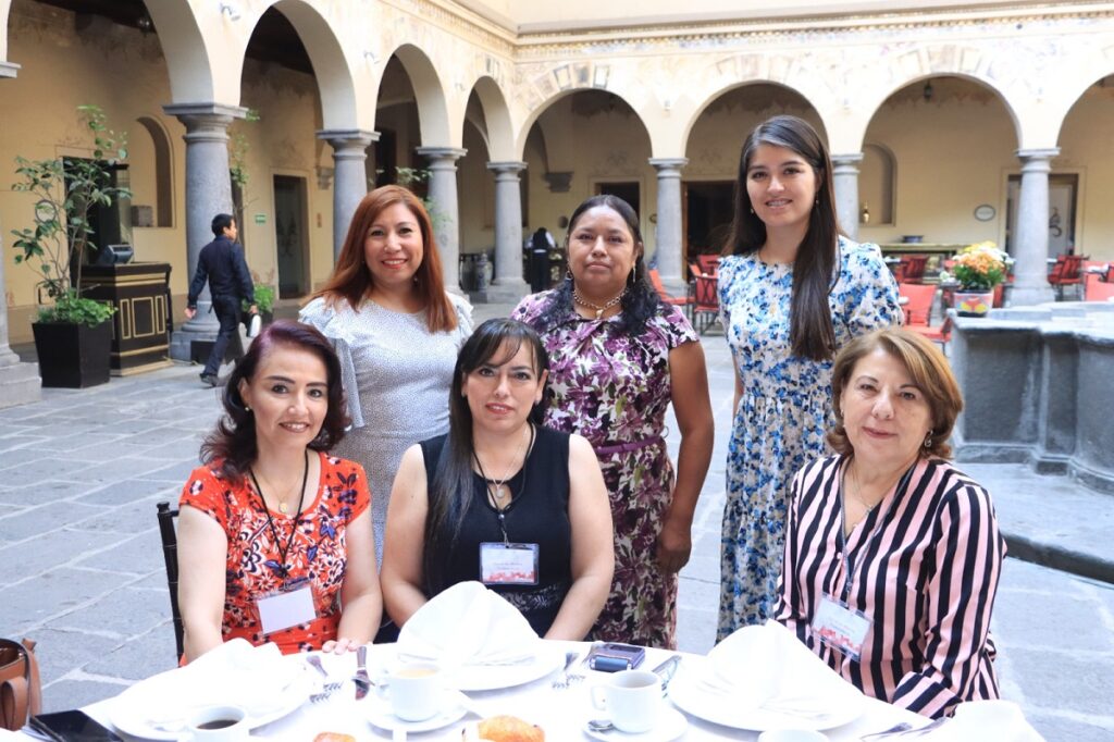 Reconocen a madres trabajadoras del Congreso del Estado