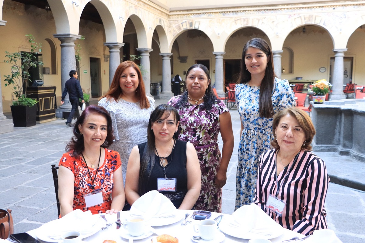 Reconocen a madres trabajadoras del Congreso del Estado