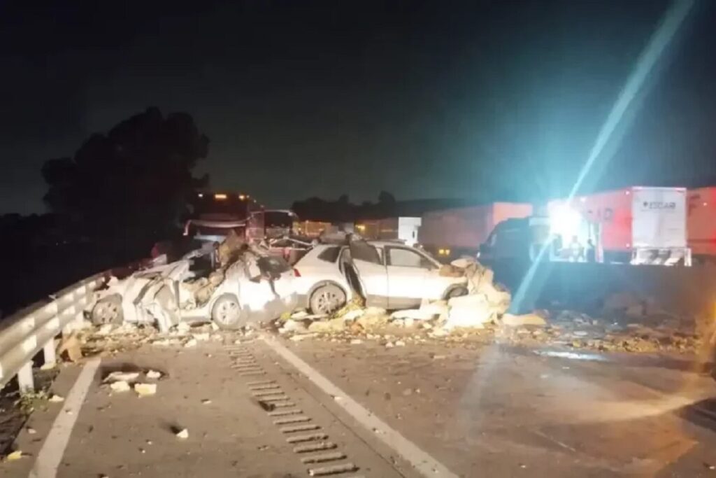 Tráiler sin frenos provoca carambola en la México-Puebla y deja tres muertos