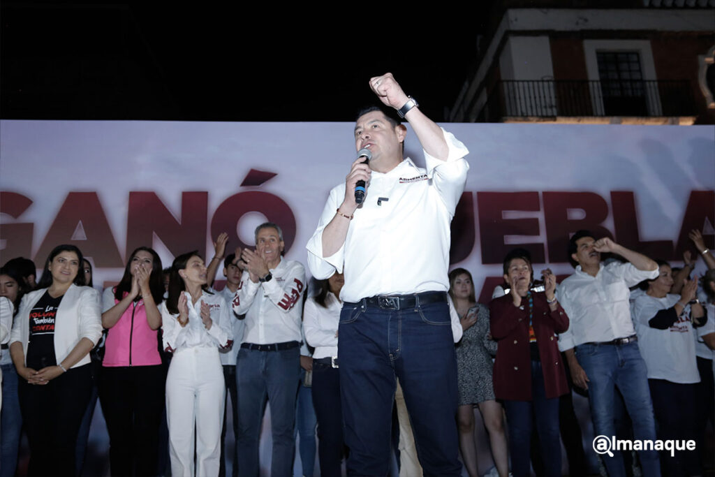 alejandro armenta pepe chedraui festejo zocalo de puebla 8