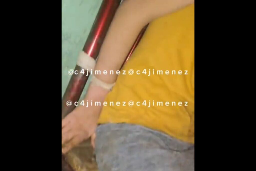 niña amarrada en Neza