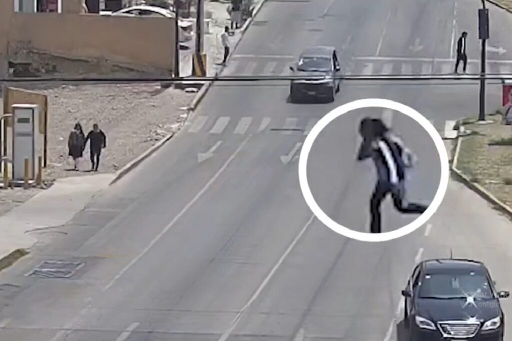 VIDEO: Atropellan a menor que cruzó corriendo la Avenida Las Torres en Puebla