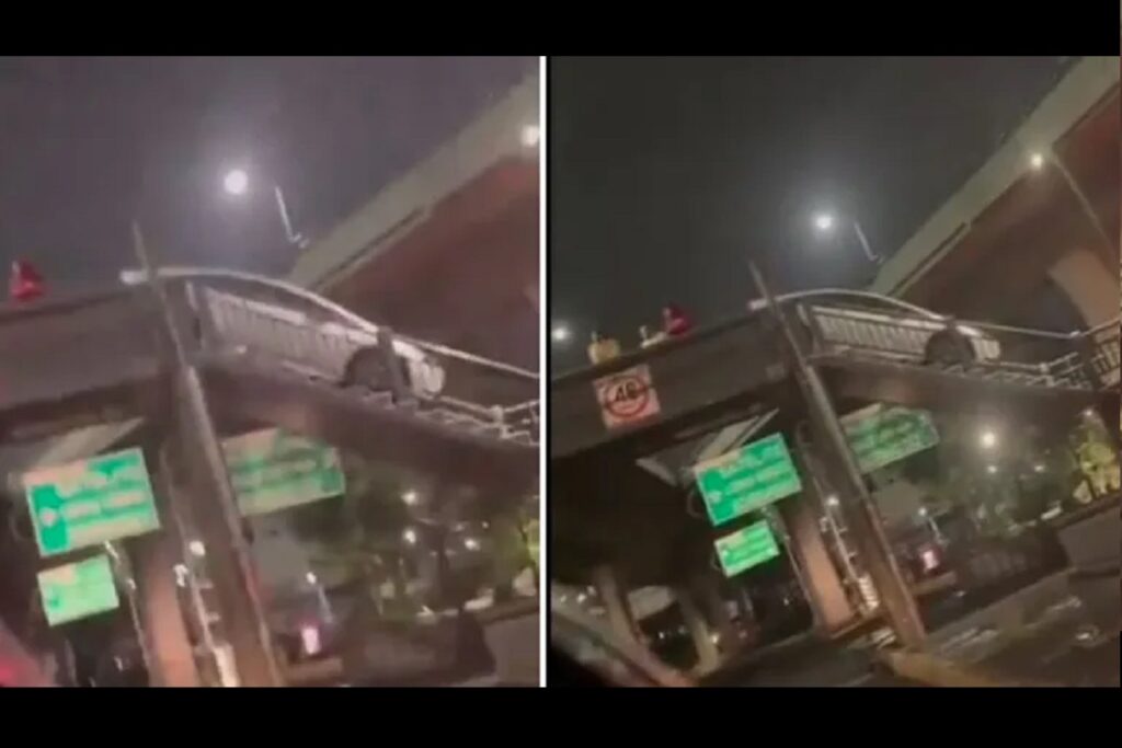 auto atrapado en puente peatonal del periferico norte