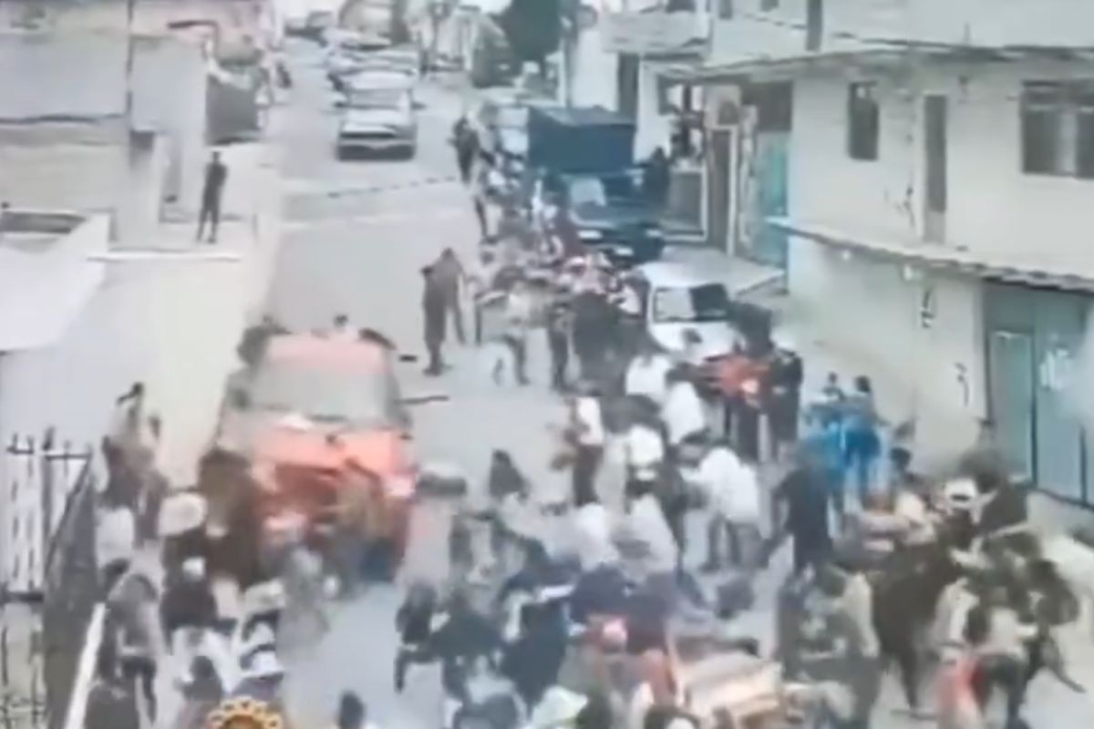 VIDEO: Camioneta atropella a varias personas en cortejo fúnebre en Tepeaca, Puebla 1 camioneta atropella cortejo fúnebre en Tepeaca