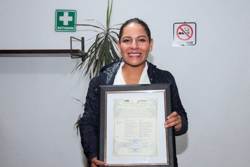 Con votación histórica, Lupita Cuautle recibe constancia como alcaldesa de San Andrés Cholula