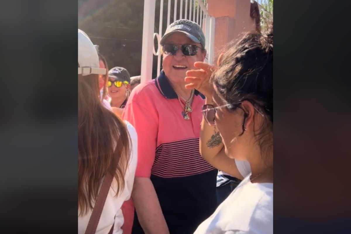 (VIDEO) Abuchean a Quico por colarse en la fila para votar 1 Quico abucheado